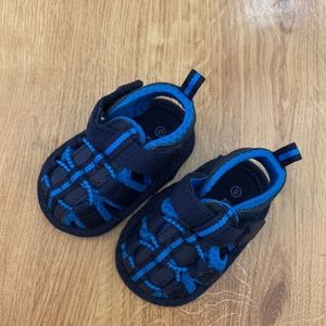 Size 0 infant shoes